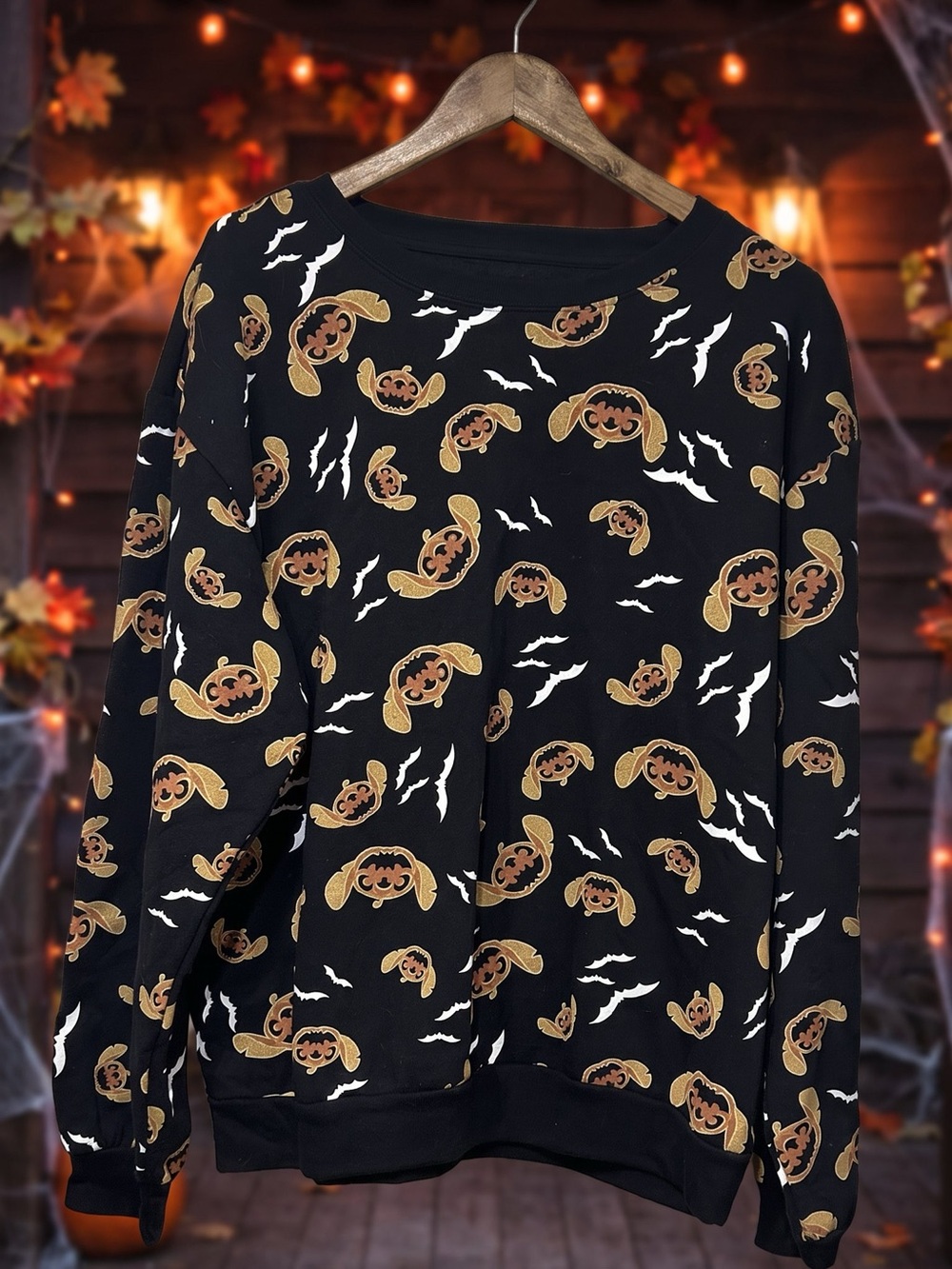 Disney Black Pumpkin & Bat Print Women's Sweatshirt